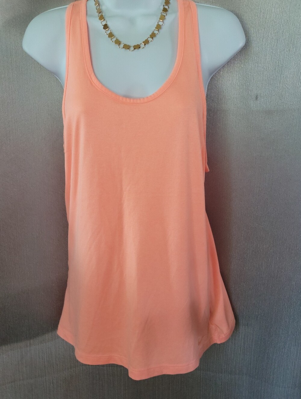 Women’s Sleeveless Scoop Neck Tank Top - Coral Peach